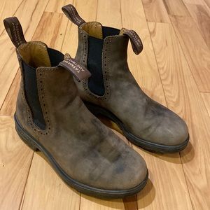 Rustic brown blundstone boots
